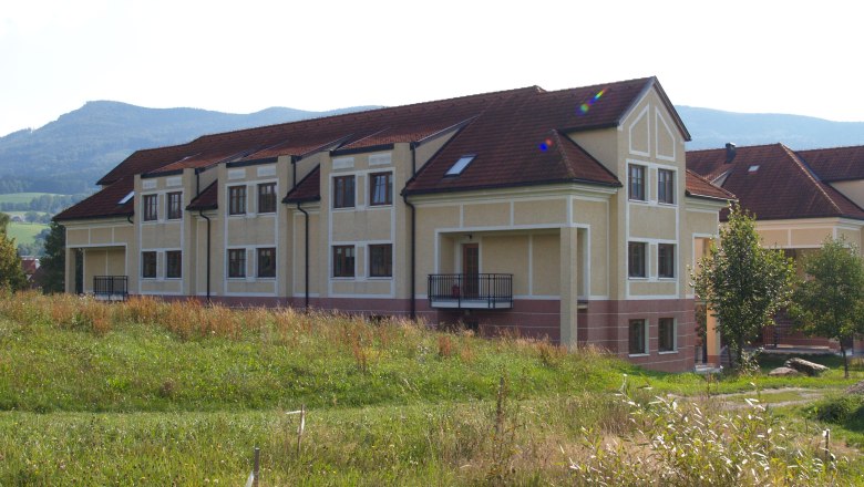Guest house and private boarding school of the HLUW-Yspertal in a rural setting.