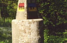 A three-country stone in the forest that marks the border between Burgenland, Lower Austria and Styria.