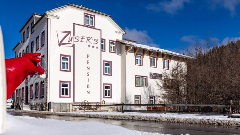 Pension Zuser in winter, &copy; Dorfresort, Lindmoser