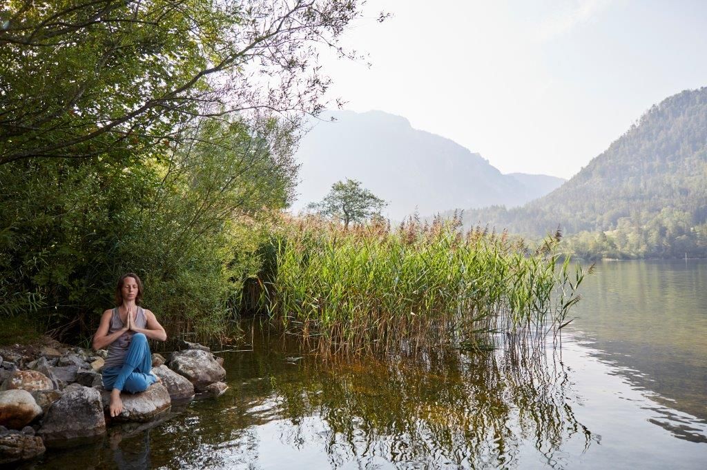 Manu Mayr beim Yoga am See (c)Fam. Mayr