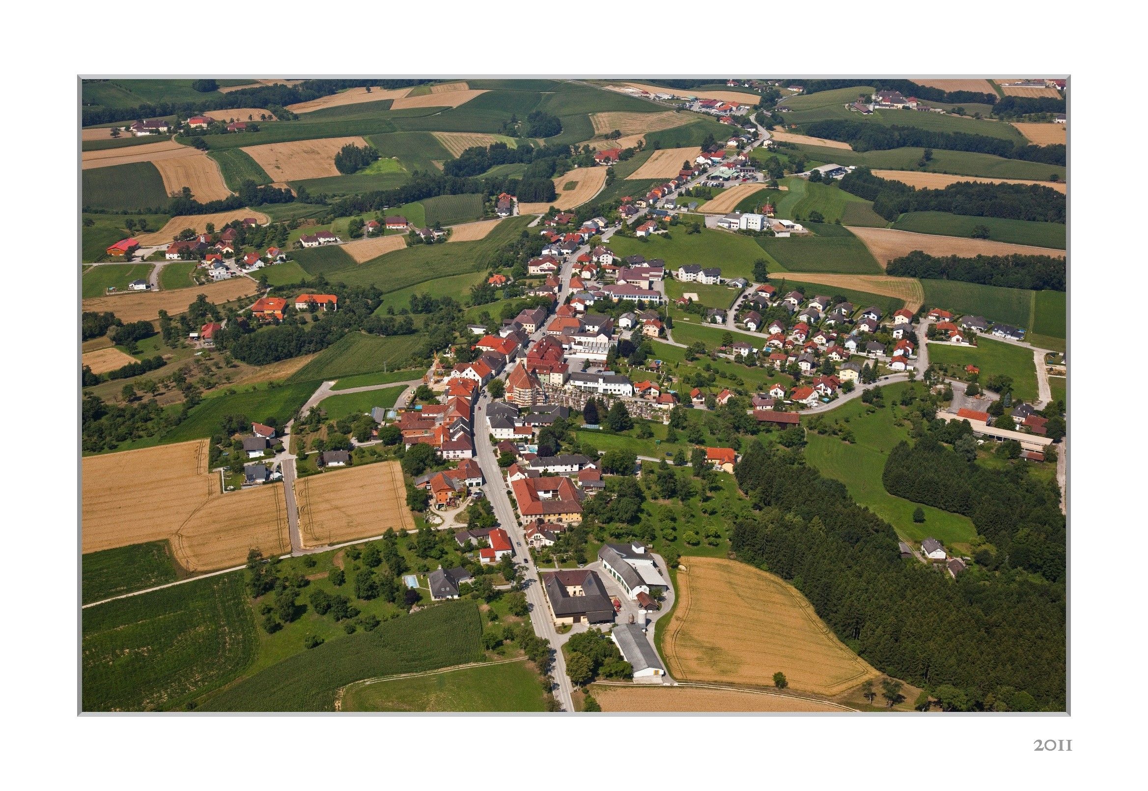 Aerial view of the municipality of Strengberg with fields and houses.