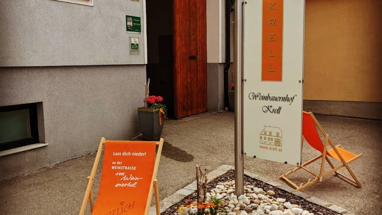 Entrance to the Krell winery with deckchairs and flowers.