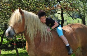 Pony rides during summer holidays, © Pension Kobichl