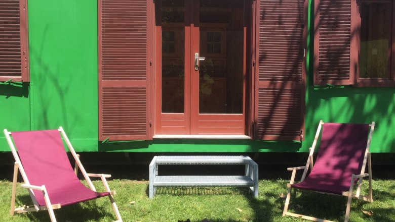 Front garden with sun loungers, &copy; M. Schorn