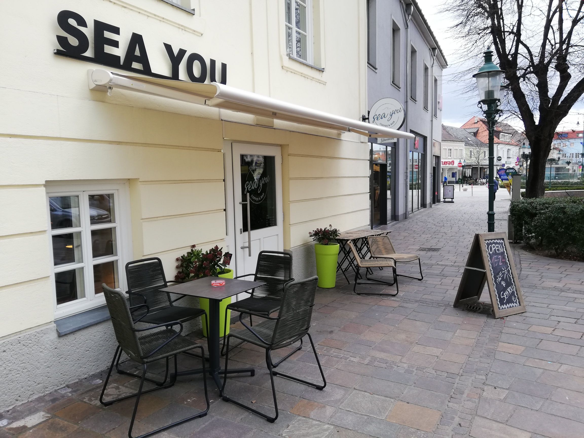 Guest garden table with chairs 
