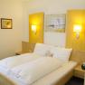 Alle Zimmer sind hell und gemütlich eingerichtet. Gratis WLAN steht Ihnen im ganzen Haus zur Verfügung., © Hotel Holzinger