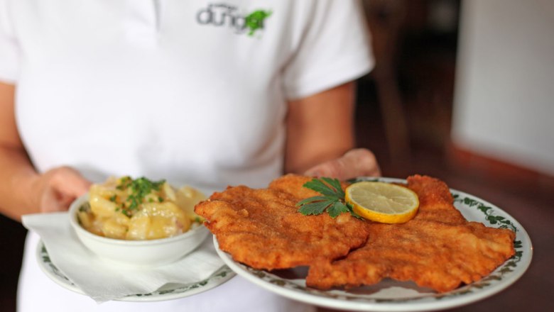 Traditional hot and cold cuisine, &copy; A.Badstieber