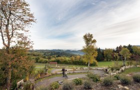 Bad Traunstein, Lebensweg, Wohnzimmer im Freien, &copy; C) Lebensweg, Studio Kerschbaum.jpg