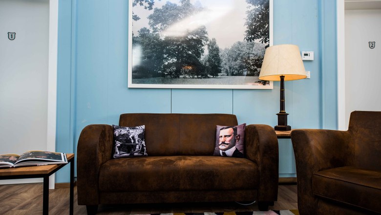 Comfortable sofa and armchair, © Nik Pichler