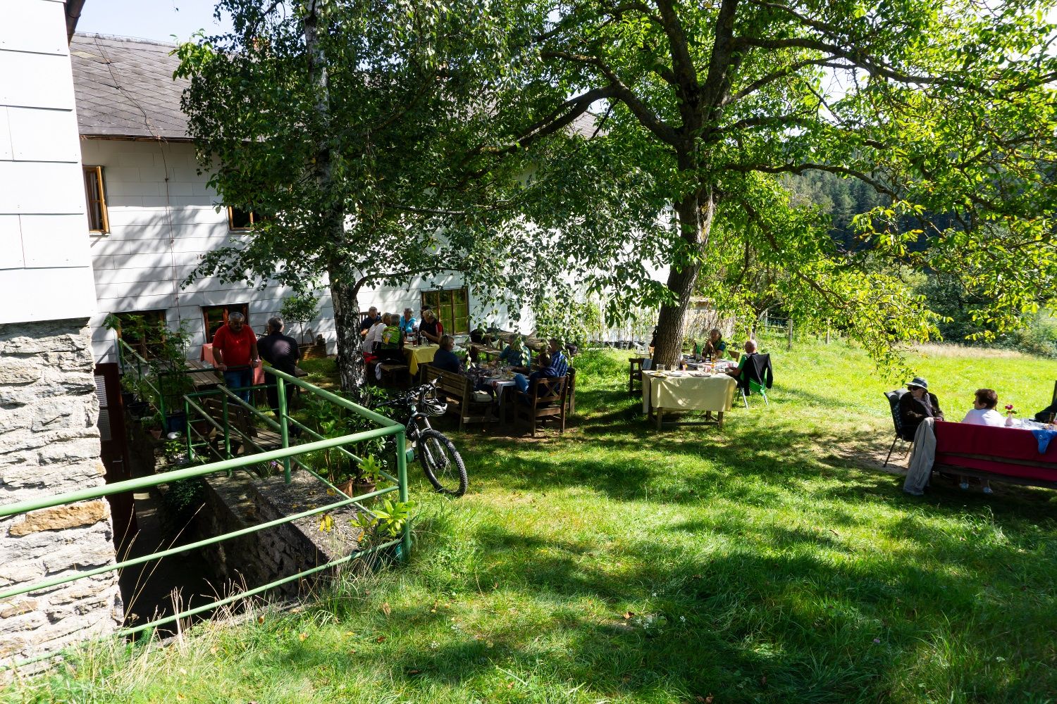 Schilling Inn Outdoor Dining Area