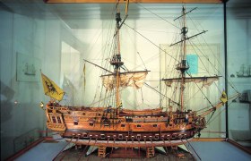 Model of a historic sailing ship in a glass display case in the Maritime Museum.