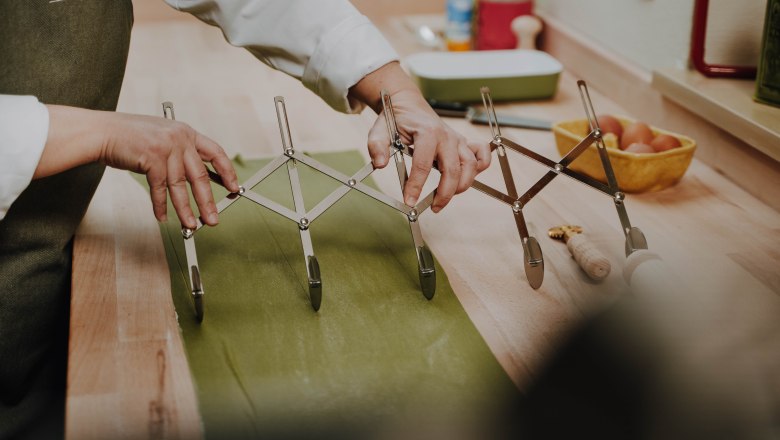 Raviola production in the manufactory, &copy; Raviola-Manufaktur Elisabeth Schindler