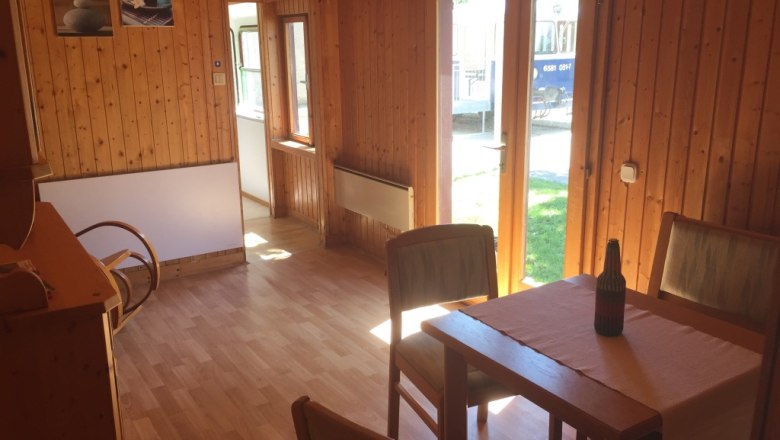Tastefully decorated parlor in the 100-year-old baggage car, &copy; M. Schorn