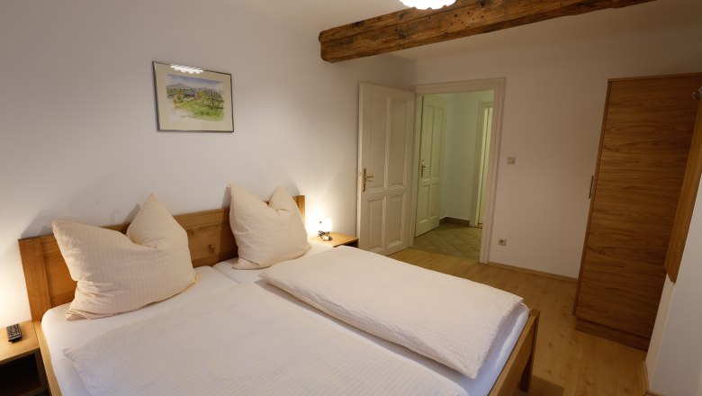 Guest room 4, &copy; J. Salomon