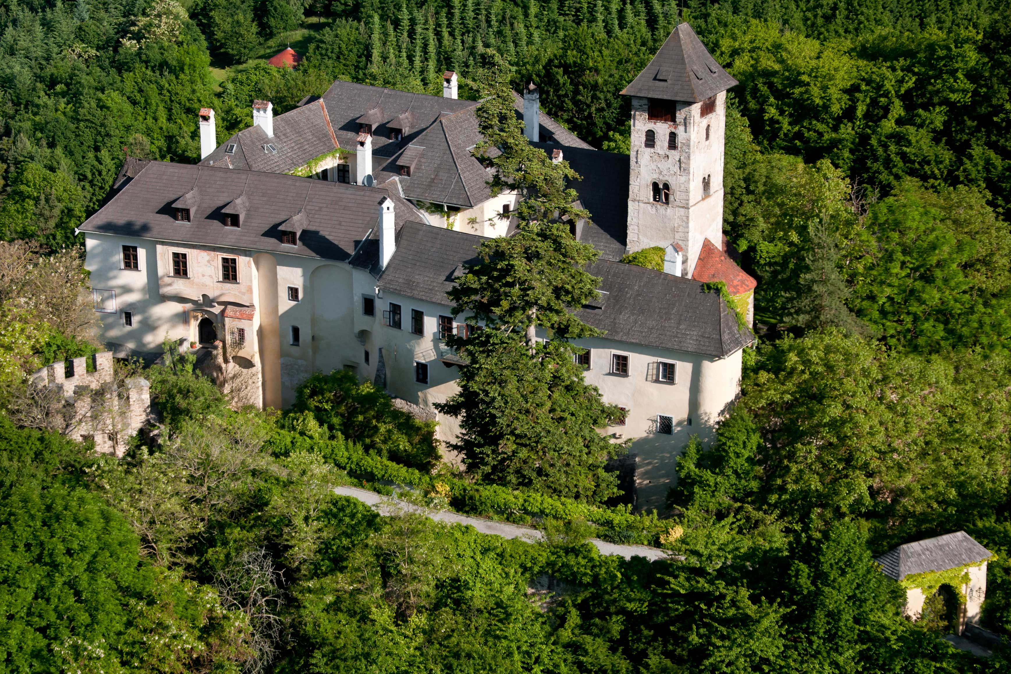 Aerial view of Oberranna Castle, surrounded by dense forest.