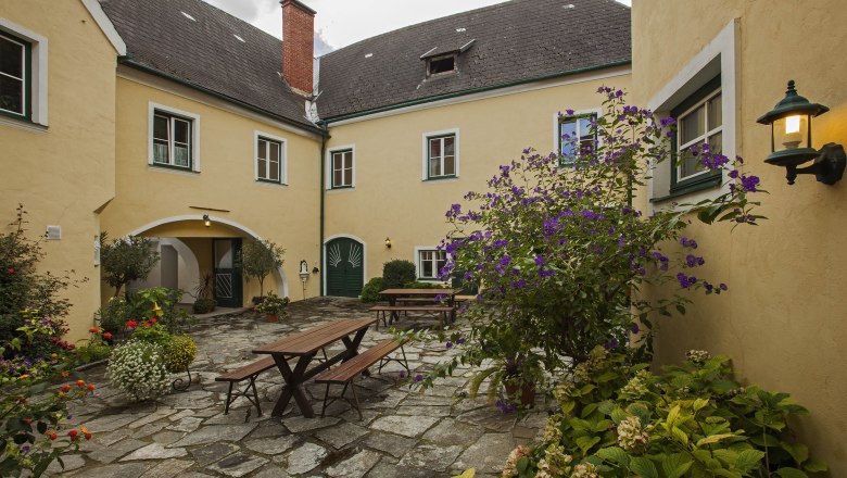 Inner courtyard of the Huber winery, © Monika Loeff Inner courtyard of the Huber winery, © Monika Loeff