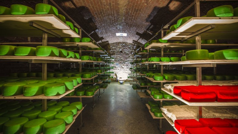 Maturing cellar, © Käserei Berger