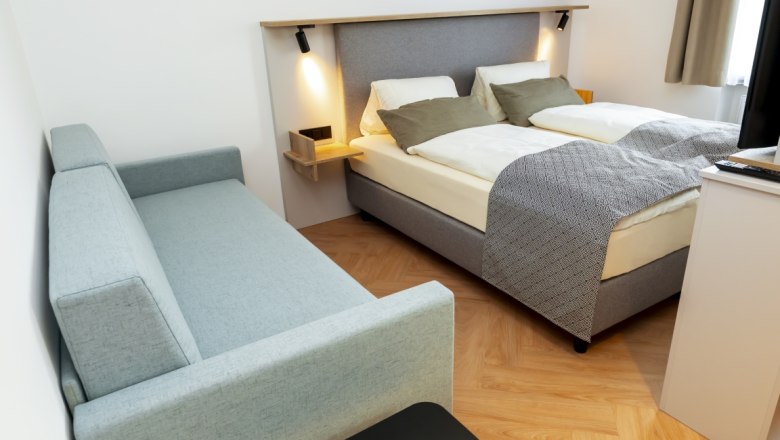 Bedroom, &copy; Denise Lenz