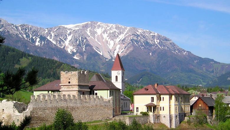 Puchberg ruins in front of a snow-covered mountain massif.