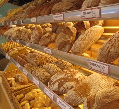 Bread display case, &copy; Brotvitrine, &copy; B&auml;ckerei-Konditorei Pilz, Katrin Pilz