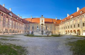 Petronell Castle, inner courtyard, Petronell-Carnuntum, &copy; Sonja Parapatits