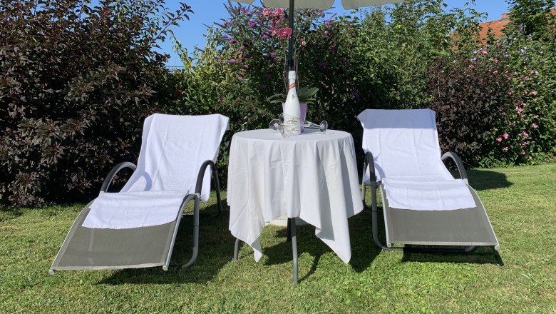 Beautiful garden with seating and sunbathing areas, © Mag. Marc Droll