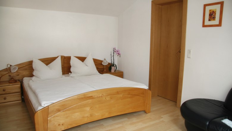 Vacation apartment bedroom 2, © Bioweinbau Strom