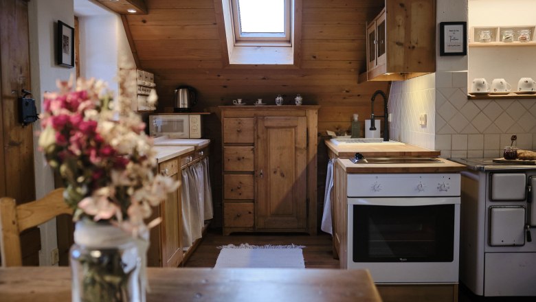 Kitchen, flower meadow, &copy; Mathias Lixl / lixl.com