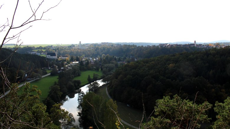 Panoramic view from the Julienhöhe of a river landscape with forest and town in the background.
