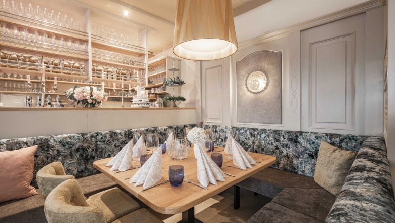 Stylish dining area in the restaurant DG Lieblingsplatzl, &copy; Nimo Zimmerhackl