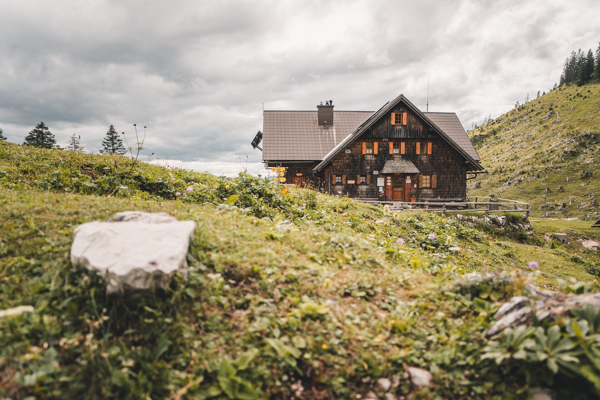 Ybbstalerhütte as an excursion hut on the Dürrensteinalm in the Mostviertel.