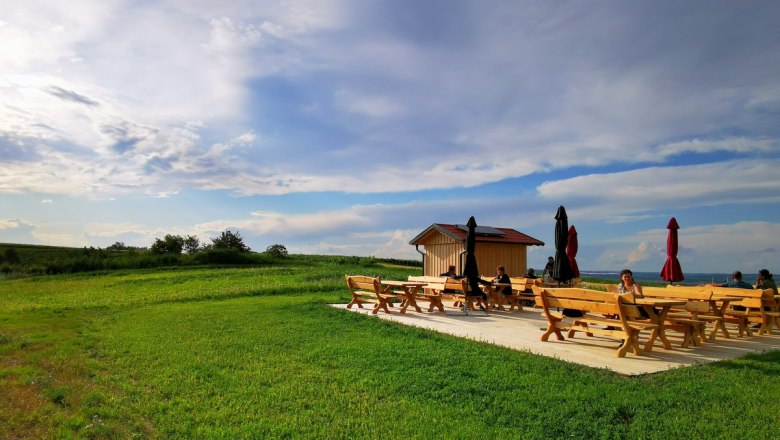 Rest and enjoy at the Urlauberkreuz, &copy; Weinstra&szlig;e Weinviertel