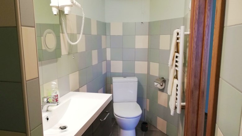 Bathroom, &copy; Nicole Montaperti