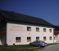 Gasthof Hinterlechner with parked car in front of it.
