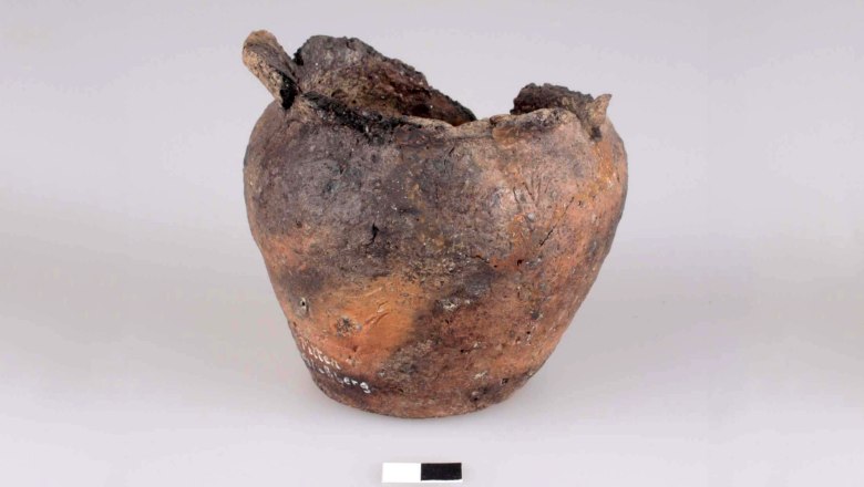 Ceramic vessel from a grave on Pitten Castle Hill, excavated in 1959, © Landessammlungen Niederösterreich, UF-11949