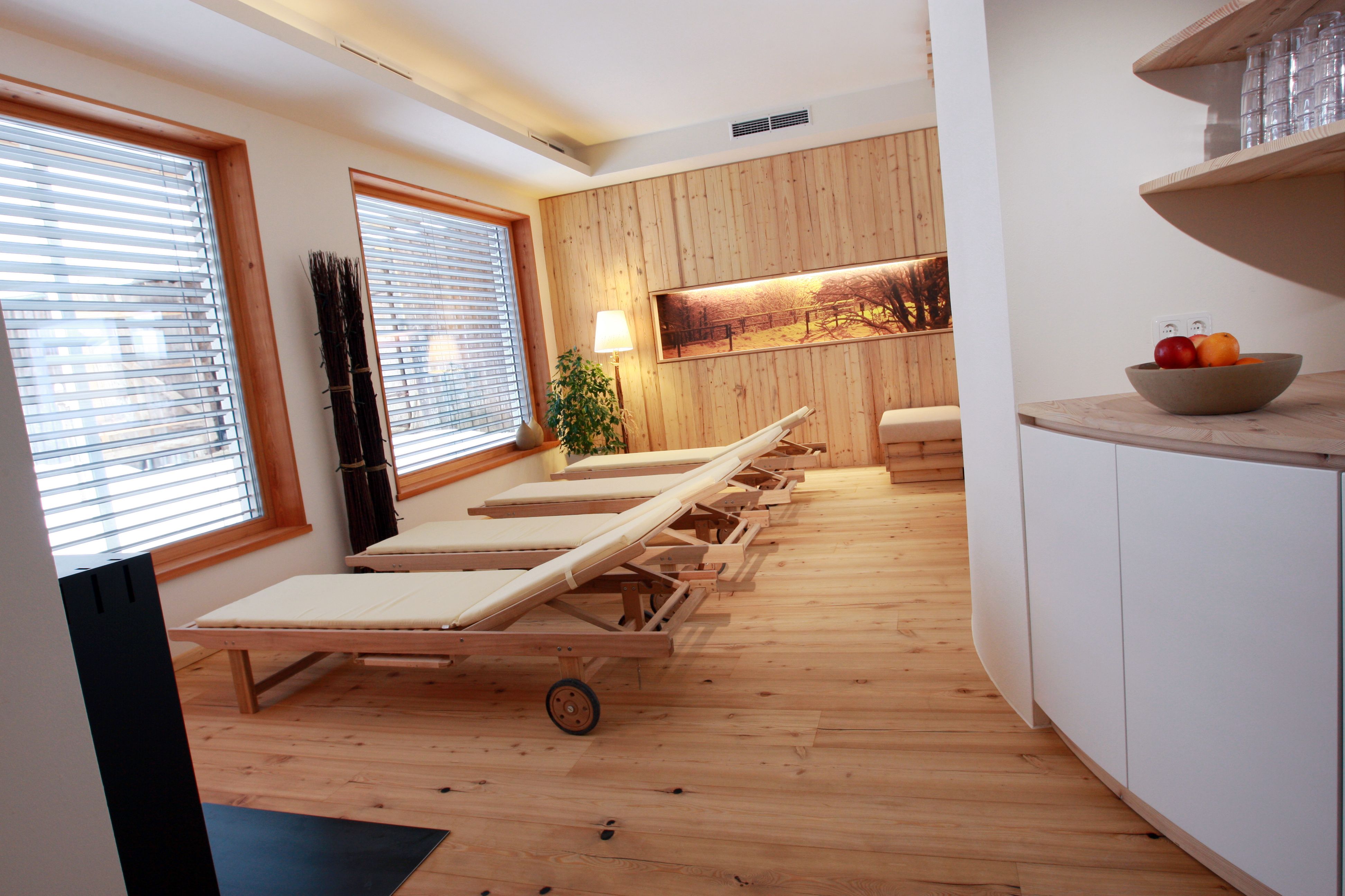 Relaxation area with loungers and wooden paneling at Hotel Fahrnberger.