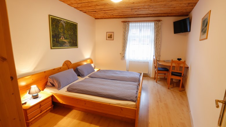 Guest room 2, &copy; J. Salomon