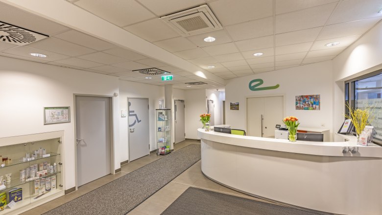 The reception area with reception desk, &copy; Emotion Therapiezentrum GmbH