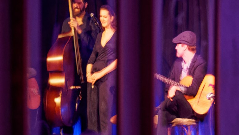 HOB i RAUM Artists are reflected in Rainer Rygalyk's painting, &copy; HOB i RAUM