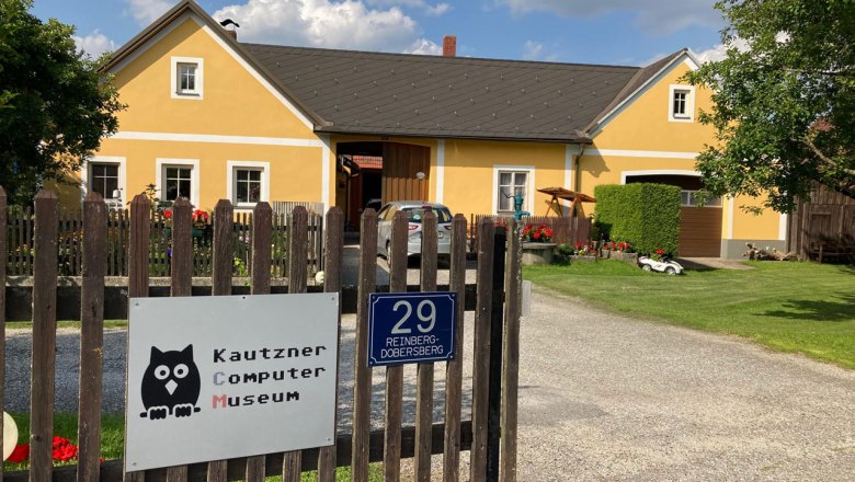 Entrance to the KCM, © Robert Glashuettner