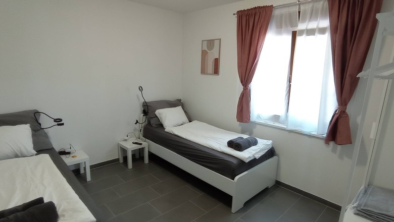 Doppelzimmer mit zwei getrennten Betten