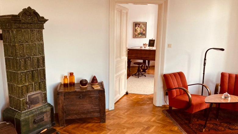 Reading corner with fireplace in the Villa Wachtertor, © Thomas Hruschka