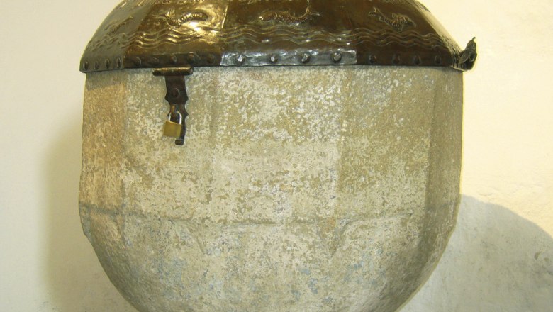 Baptismal font, © MG Schweiggers