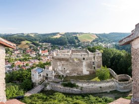 Blick vom Feuerturm auf die Burgruine Kirchschlag, &copy; Unknown