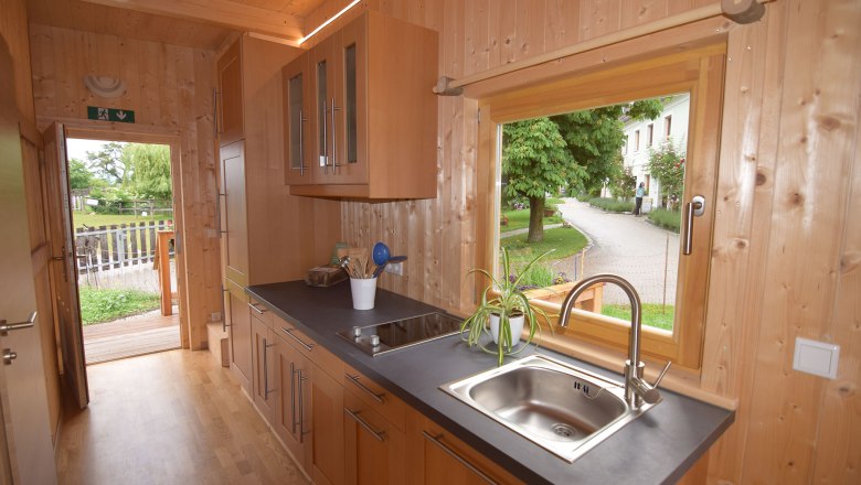 Cozy caravan at the Esperanza farm, &copy; Mag.a Martina Kotzina, Esperanza- Zentrum f&uuml;r tierunterst&uuml;tzte P&auml;dagogik