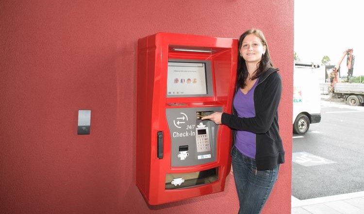 Woman uses check-in machine at the Cleverhotel Herzogenburg.