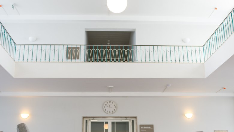 campus-horn-atrium-seating-area-center-portrait-min, &copy; campus Horn