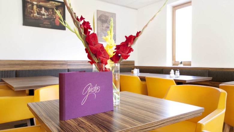 Sitting together, © Brandtner