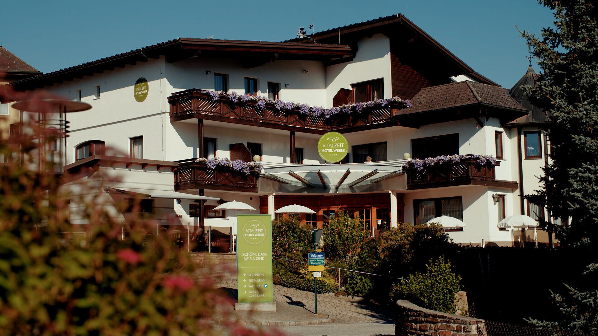 Exterior view of the Vitalzeit Hotel Weber in Bad Schönau.