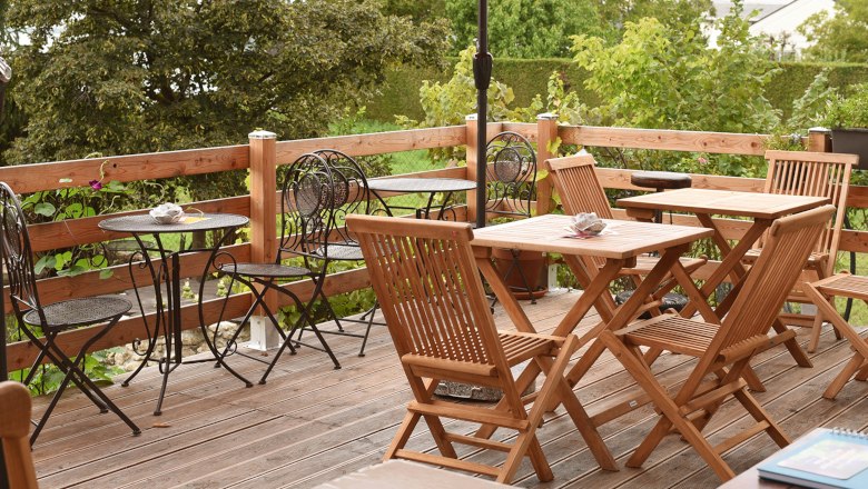 The Radler Rast offers a variety of seating options, &copy; Lichtquelle